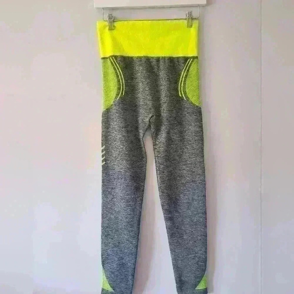 NEW MIX exercise outfit. ONE SIZE. - Picture 5 of 11